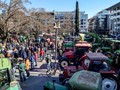 Oι αγρότες βγάζουν τα τρακτέρ στην κεντρική πλατεία